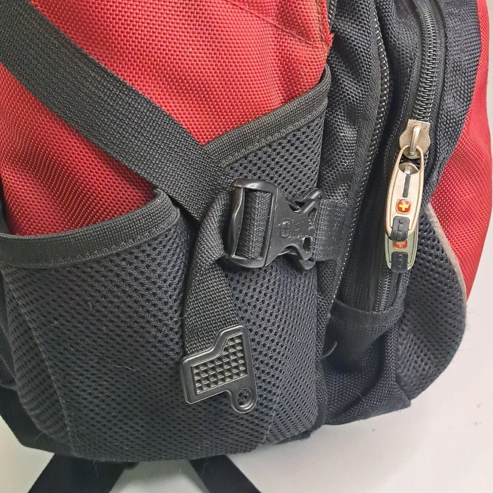 SwissGear Maxxum Black Red Laptop Travel Backpack Heavy Duty Padded Media Pocket